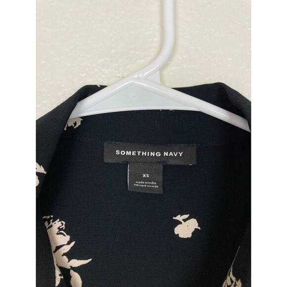 Something Navy Blouse XS Black Floral Chiffon Button Front - Picture 7 of 9
